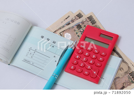 領収書、事務、文具、ペン、計算機、経理、事務用品、文房具、計算、紙幣、お金、万札、一万円、請求 領収書、事務、文具、ペン、計算機、経理、事務用品、文房具、計算、紙幣、お金、万札、一万円、請求 71892050