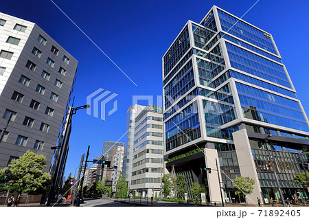 東京　新橋4丁目交差点　新虎通り 71892405