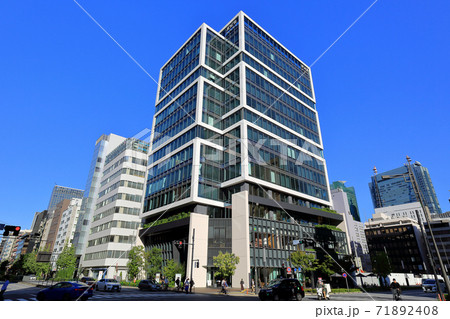 東京　新橋4丁目交差点　新虎通り 71892408