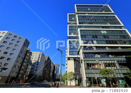 東京　新橋4丁目交差点　新虎通り 71892410