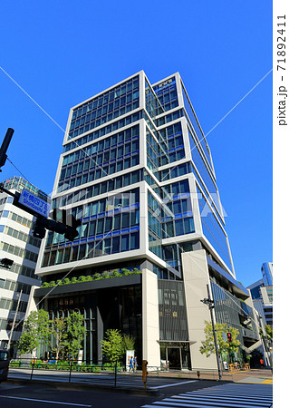 東京　新橋4丁目交差点　新虎通り 71892411