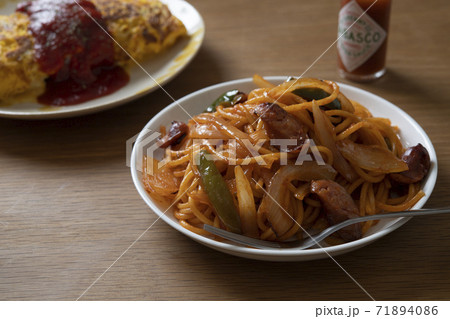 ナポリタンとトマトオムレツ ナポリタンとトマトオムレツ 71894086
