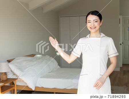 エステサロンの女性 71894293