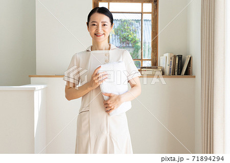 エステサロンの女性 71894294