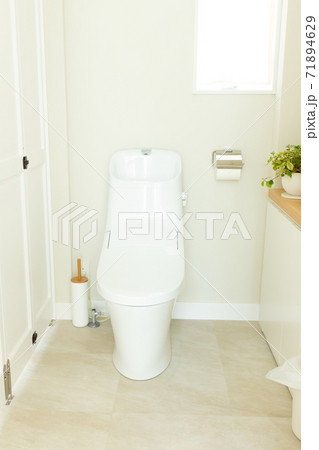 きれいなトイレ きれいなトイレ 71894629