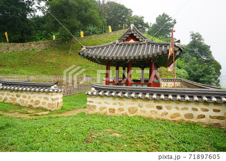 古建築 旗 韓国 71897605