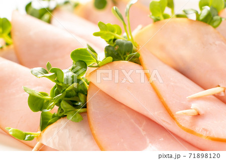 かいわれ大根のハム巻き。 71898120