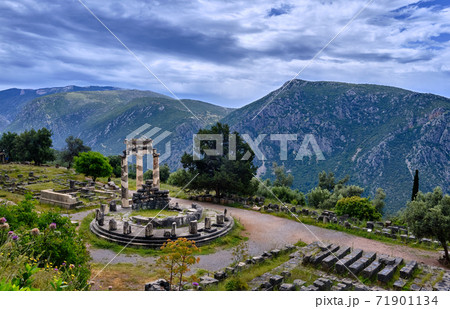Ruins of Tholos of ancient Greek goddess Athena Pronaia in Delphi, Greece. UNESCO World heritage site. Wide downshot 71901134