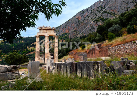 Ruins of Tholos of ancient Greek goddess Athena Pronaia in Delphi, Greece. Doric columns. UNESCO World heritage site. 71901173