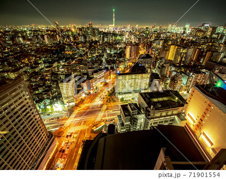 東京の夜景　文京シビックセンターからの風景 71901554