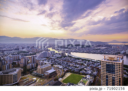 福岡タワーから見る美しい福岡の夕景 71902156
