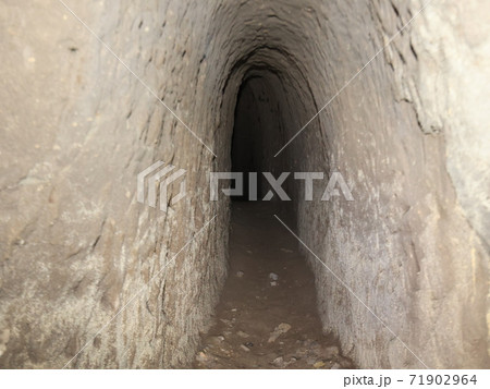 洞窟 71902964