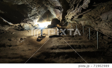 洞窟 71902989