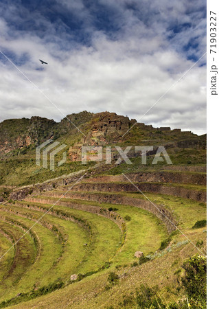 Inca ruins and terraces at Qantus Raqay - Sacred Valley - Peru 71903227