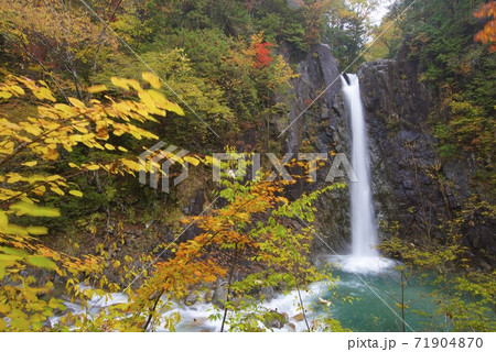 渡合温泉 中津川 の高樽の滝の写真素材