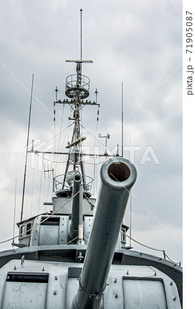 A cannons on the ship 71905087