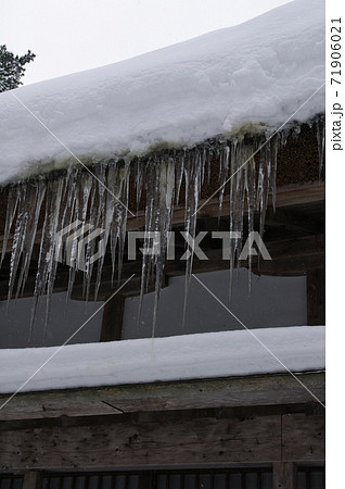 岩木山神社の建物と氷柱 岩木山神社の建物と氷柱 71906021