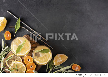 homemade lemonade with lemon slices and ice in glasses 71906193