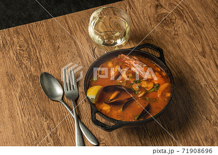 イタリアの魚介類スープ,チョッピーノ Italian seafood soup(Cioppino) イタリアの魚介類スープ,チョッピーノ Italian seafood soup(Cioppino) 71908696