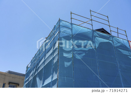 住宅イメージ　住宅建設中の足場　建築養生シート 71914271