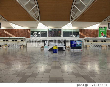 新千歳空港国際線出発ロビー 71916324