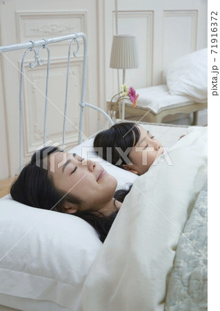 母娘　睡眠 71916372