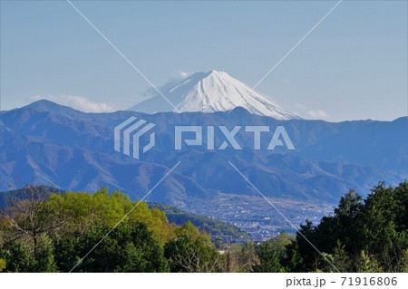 乾徳山麓からの富士山　 71916806