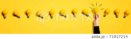 Many yellow light bulbs Many yellow light bulbs 71917214