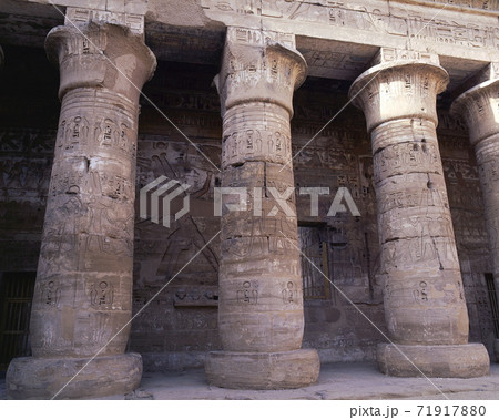 メディネト・ハブの開花式パピルス柱 71917880