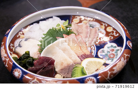 鯨の刺身　クジラ肉　クジラ　くじら　さえずり　百ひろ　鯨ベーコン　赤肉　うねす　赤身　皮 71919612