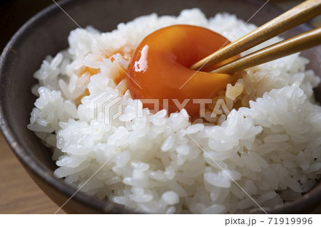 炊きたてのご飯 〜卵黄のせ〜 炊きたてのご飯 〜卵黄のせ〜 71919996