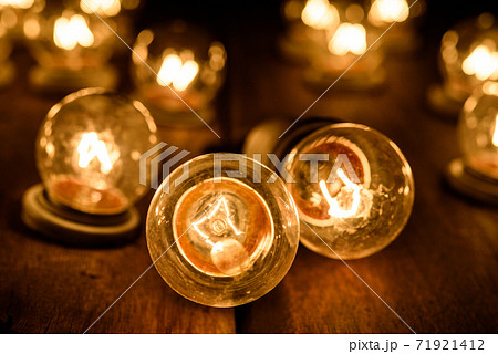 Vintage Light Bulb on wood table 71921412