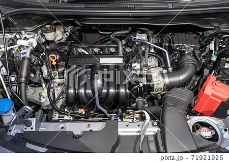 新車のエンジンルーム　HONDA Fit GR型　 71921926