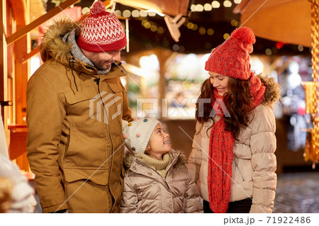 happy family at christmas market in city 71922486