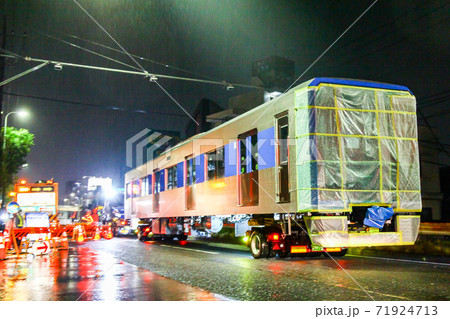 工事区間を徐行する都営三田線の新型車両6500形 71924713