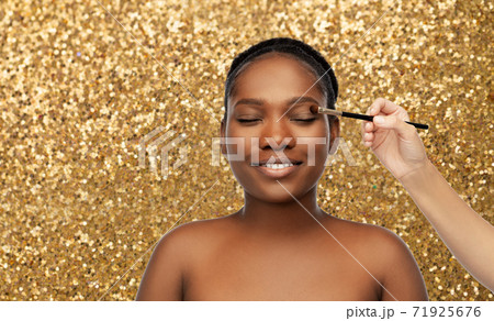 face of african woman and hand with make up brush face of african woman and hand with make up brush 71925676