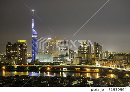 美しい福岡の夜景 夜の福岡タワーの写真素材