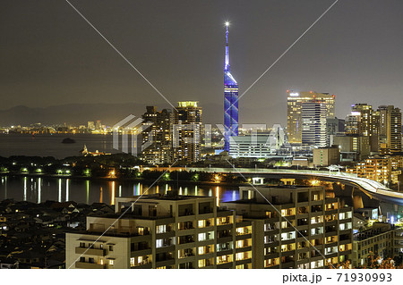 美しい福岡の夜景 夜の福岡タワーの写真素材