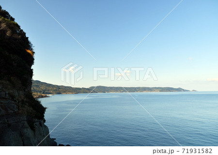 元乃隅神社から油谷湾と川尻岬を望む 元乃隅神社から油谷湾と川尻岬を望む 71931582