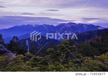 摺古木展望台からの中央アルプス主稜線 摺古木展望台からの中央アルプス主稜線 71933677