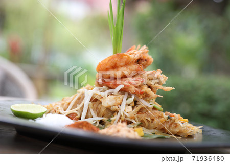 Thai food pad thai fried noodle with shrimp Thai food pad thai fried noodle with shrimp 71936480