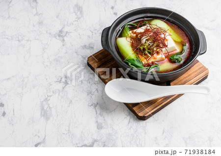 ピリ辛坦々湯豆腐 ピリ辛坦々湯豆腐 71938184