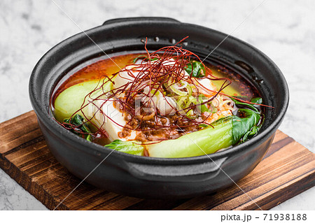 ピリ辛坦々湯豆腐 71938188