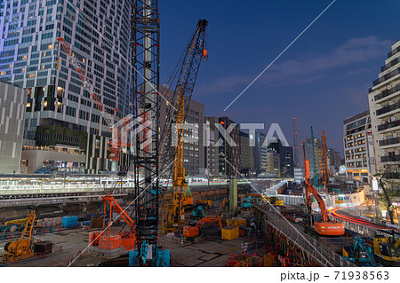 再開発　東急　桜ヶ丘　工事現場　重機　渋谷　午後　都心　東京　夜空　雲　鉄骨 71938563
