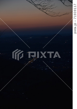 薄暮･黎明（鐘撞堂山／埼玉県 寄居町･深谷市） 71939117