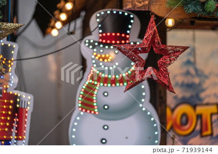 Christmas decorations in london.Christmas ornaments and lights 71939144