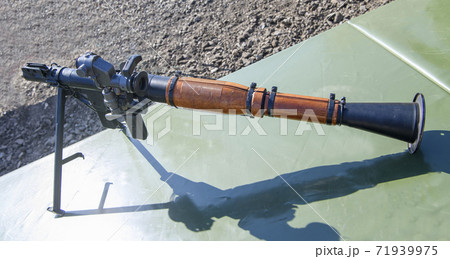 40 mm  grenade launcher. 71939975