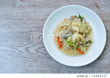 stir fried mixed vegetable cauliflower baby corn cabbage with carrot couple straw mushroom and pork on plate 71943317