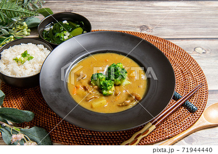 香味野菜 ウド 独活 71944440