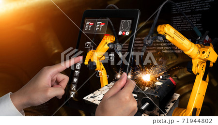 Engineer controls robotic arms by augmented reality industry technology Engineer controls robotic arms by augmented reality industry technology 71944802